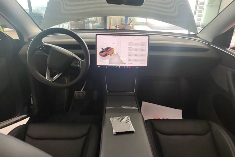 Used Tesla Model Y 2025 Rear-Wheel-Drive Version Center Console