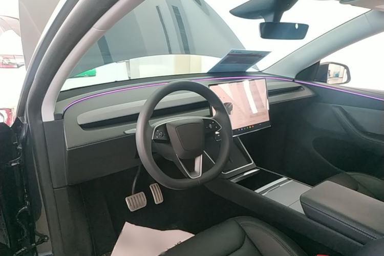 Used Tesla Model Y 2025 Rear-Wheel-Drive Version Center Console