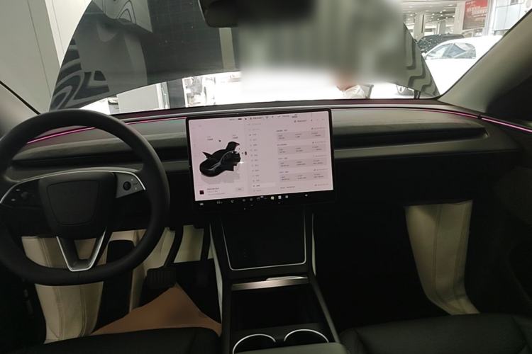 Used Tesla Model Y 2025 Rear-Wheel Drive First Edition Center Console