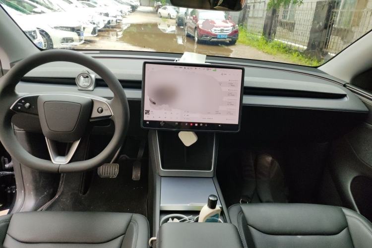 Used Tesla Model Y 2025 Long-Range All-Wheel-Drive Version Center Console