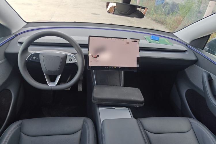 Used Tesla Model Y 2025 Rear-Wheel-Drive Version Center Console