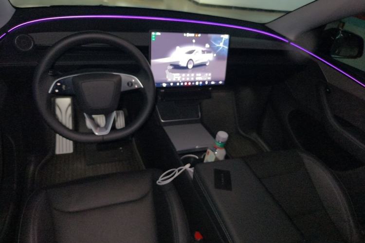 Used Tesla Model Y 2025 Long-Range All-Wheel-Drive Version Center Console