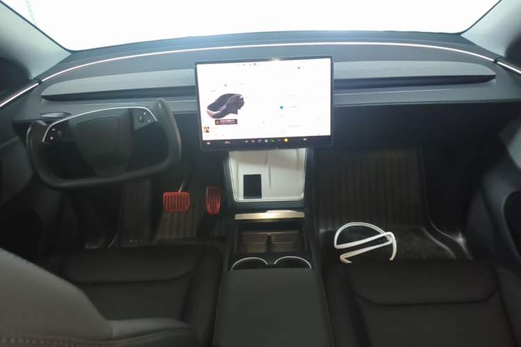 Used Tesla Model Y 2025 Rear-Wheel-Drive Version Center Console