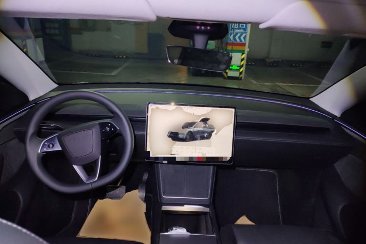 Used Tesla Model Y 2025 Long-Range All-Wheel Drive First Edition Center Console