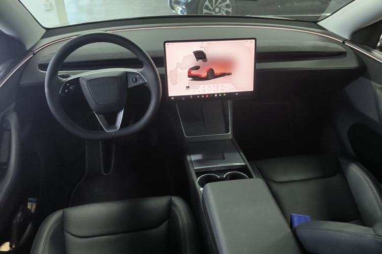 Used Tesla Model Y 2025 Rear-Wheel Drive First Edition Center Console