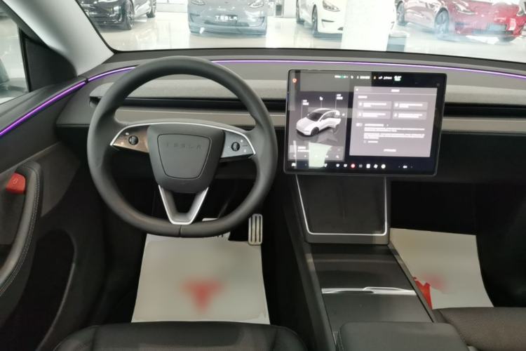 Used Tesla Model Y 2025 Rear-Wheel-Drive Version Center Console