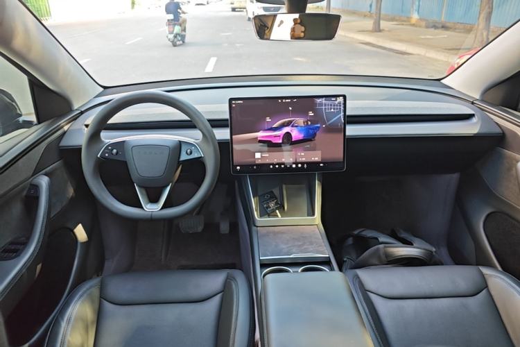 Used Tesla Model Y 2025 Long-Range All-Wheel-Drive Version Center Console