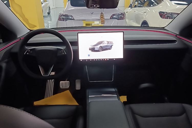 Used Tesla Model Y 2025 Long-Range All-Wheel-Drive Version Center Console