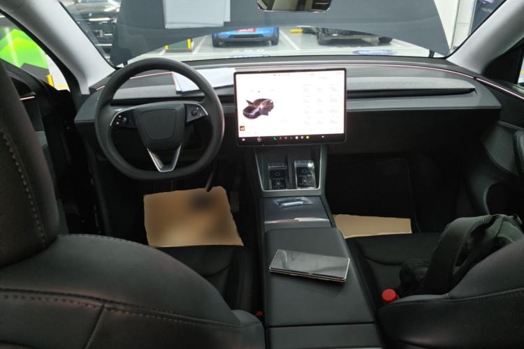 Used Tesla Model Y 2025 Rear-Wheel-Drive Version Center Console