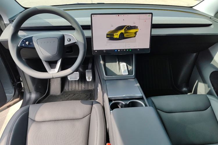 Used Tesla Model Y 2025 Rear-Wheel-Drive Version Center Console