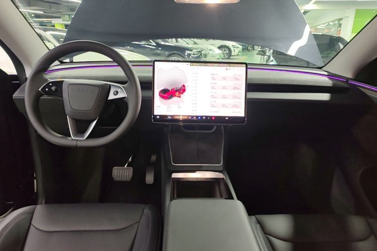 Used Tesla Model Y 2025 Long-Range All-Wheel Drive First Edition Center Console