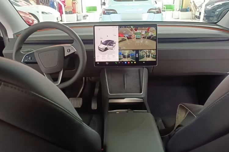 Used Tesla Model Y 2025 Long-Range All-Wheel Drive First Edition Center Console