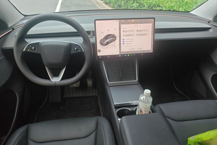 Used Tesla Model Y 2025 Rear-Wheel-Drive Version Center Console