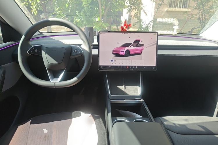 Used Tesla Model Y 2025 Rear-Wheel-Drive Version Center Console