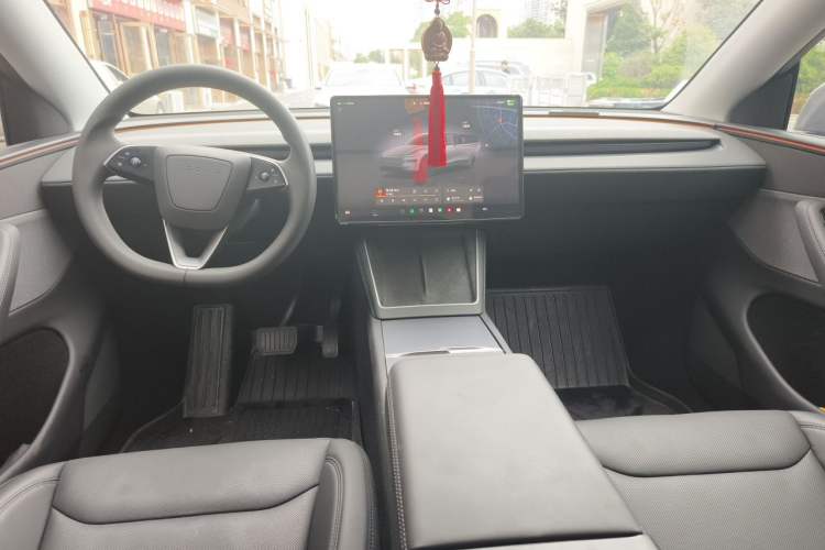 Used Tesla Model Y 2025 Rear-Wheel-Drive Version Center Console