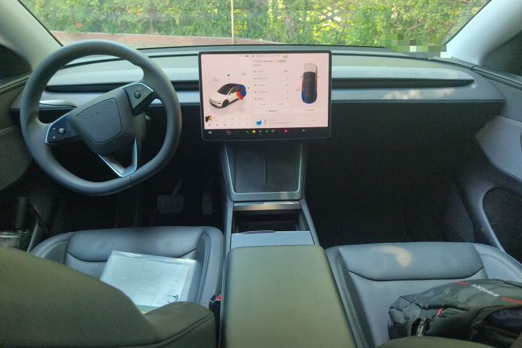 Used Tesla Model Y 2025 Rear-Wheel-Drive Version Center Console