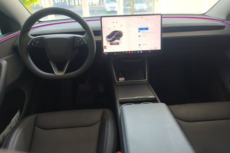 Used Tesla Model Y 2025 Rear-Wheel Drive First Edition Center Console