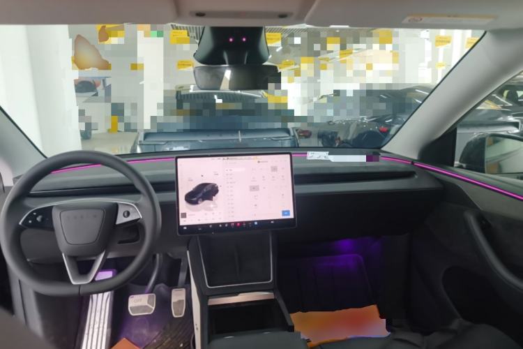 Used Tesla Model Y 2025 Long-Range All-Wheel-Drive Version Center Console
