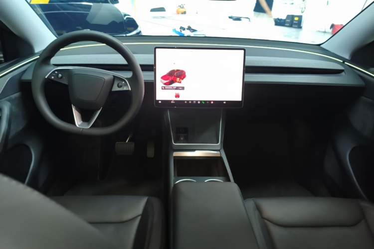 Used Tesla Model Y 2025 Long-Range All-Wheel-Drive Version Center Console