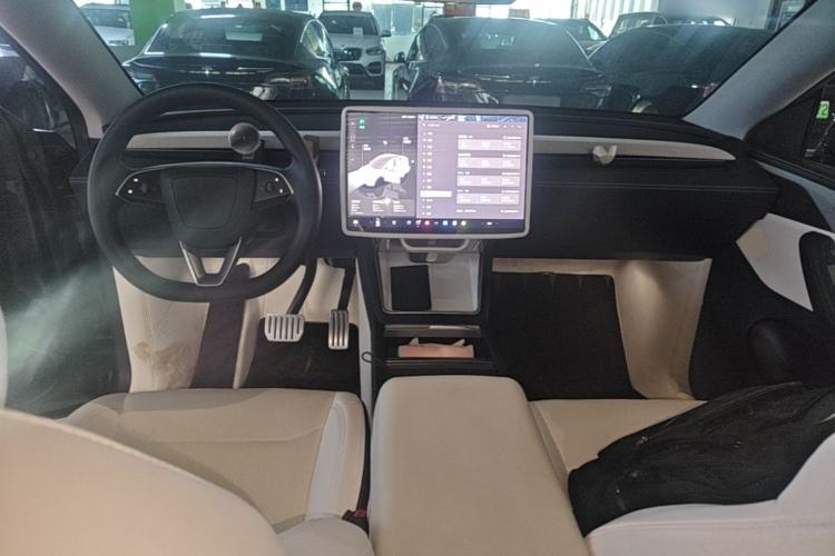 Used Tesla Model Y 2025 Long-Range All-Wheel Drive First Edition Center Console