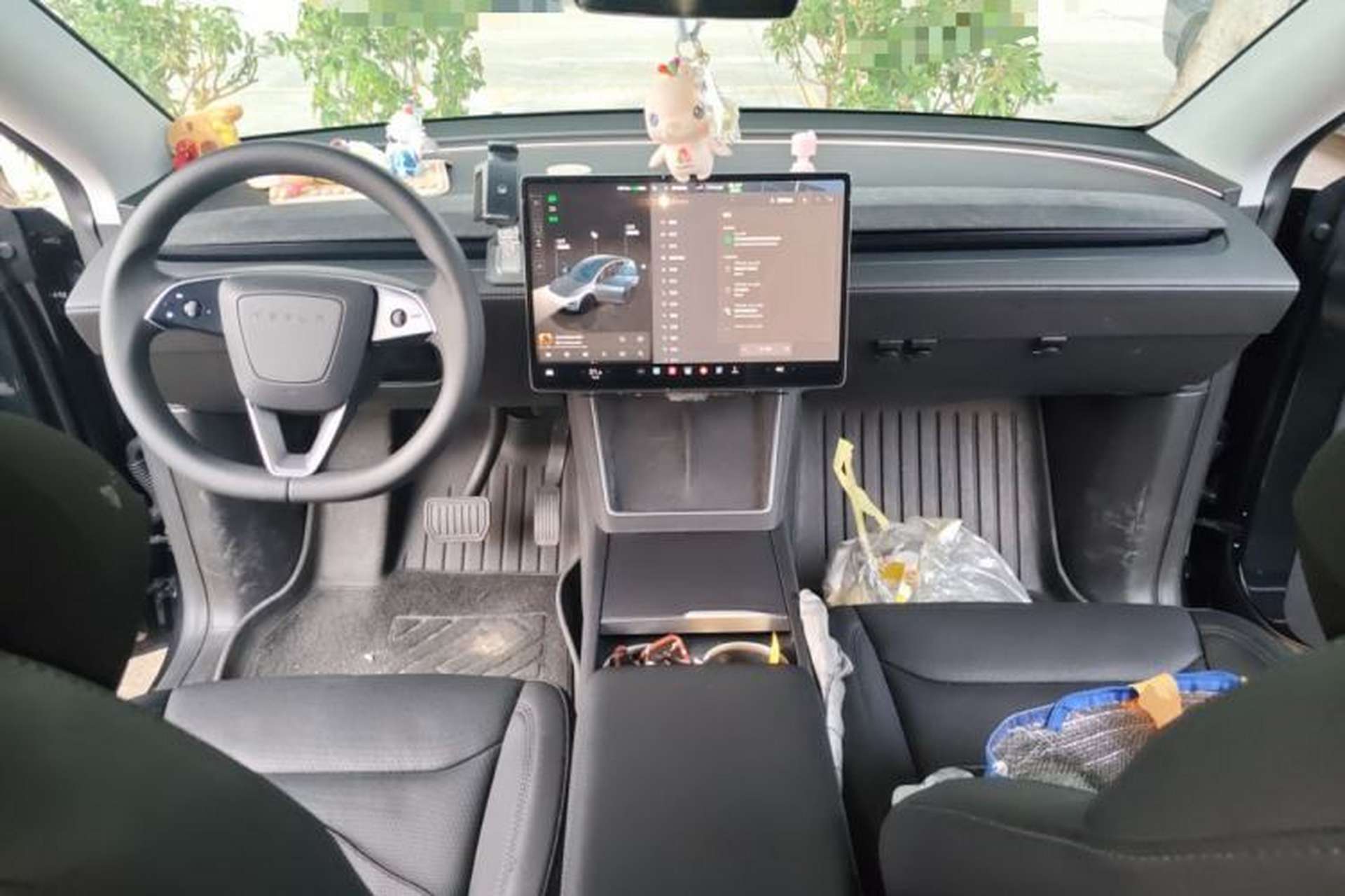 Used Tesla Model Y 2025 Long-Range All-Wheel Drive First Edition Center Console