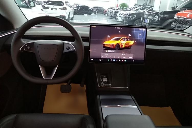 Used Tesla Model Y 2025 Rear-Wheel Drive First Edition Center Console