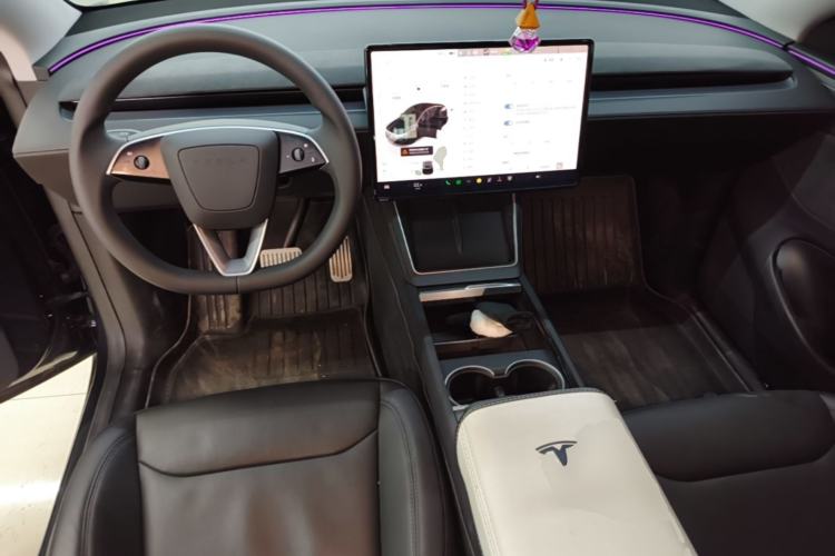 Used Tesla Model Y 2025 Long-Range All-Wheel Drive First Edition Center Console