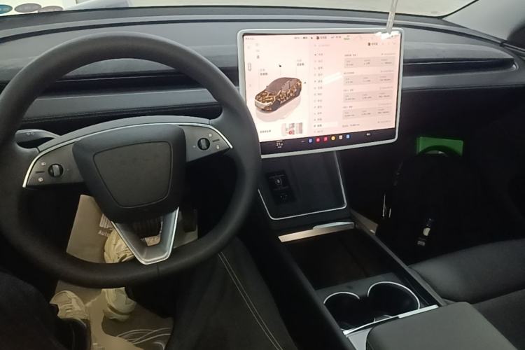 Used Tesla Model Y 2025 Long-Range All-Wheel Drive First Edition Center Console