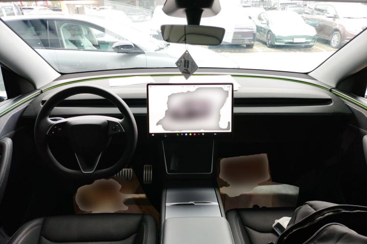 Used Tesla Model Y 2025 Long-Range All-Wheel-Drive Version Center Console