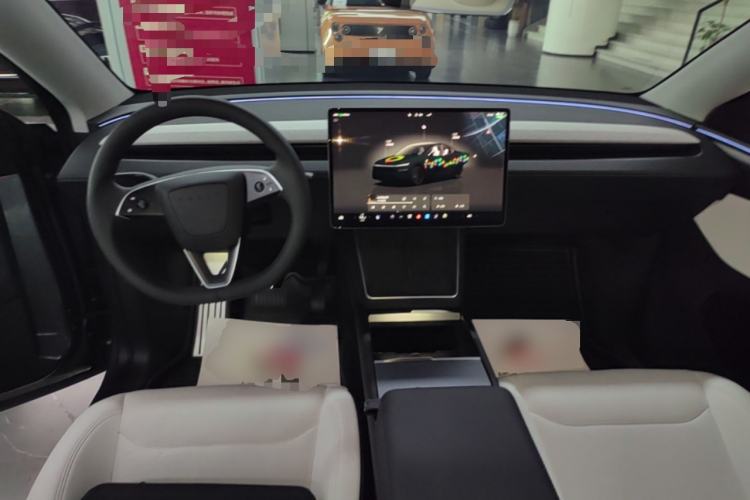 Used Tesla Model Y 2025 Long-Range All-Wheel Drive First Edition Center Console