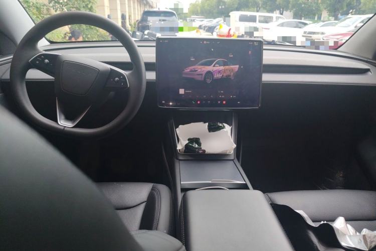 Used Tesla Model Y 2025 Rear-Wheel-Drive Version Center Console