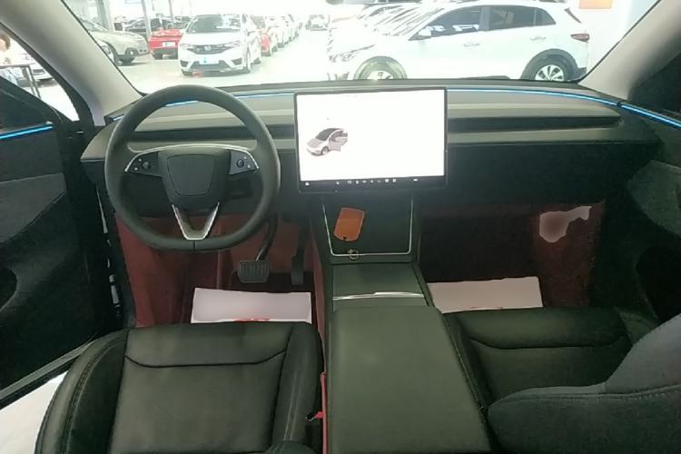 Used Tesla Model Y 2025 Rear-Wheel-Drive Version Center Console