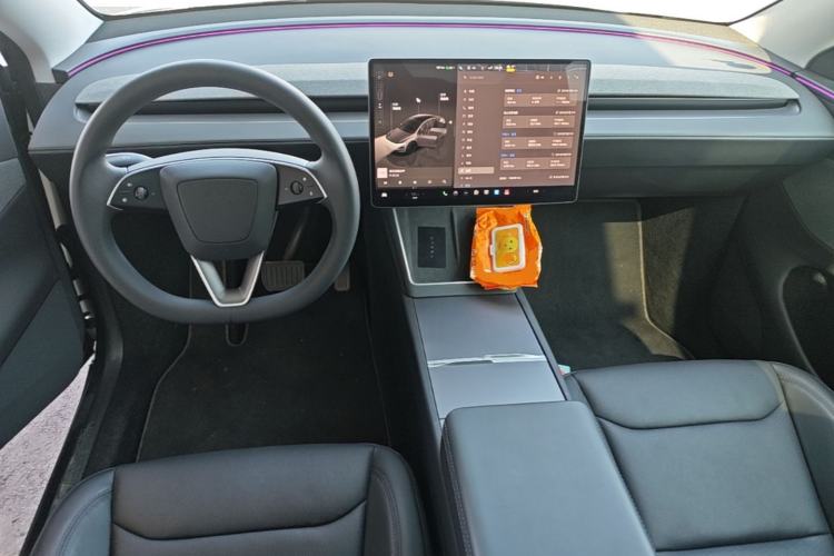 Used Tesla Model Y 2025 Rear-Wheel-Drive Version Center Console