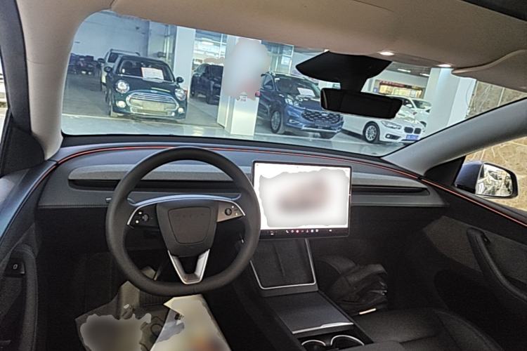 Used Tesla Model Y 2025 Rear-Wheel Drive First Edition Center Console
