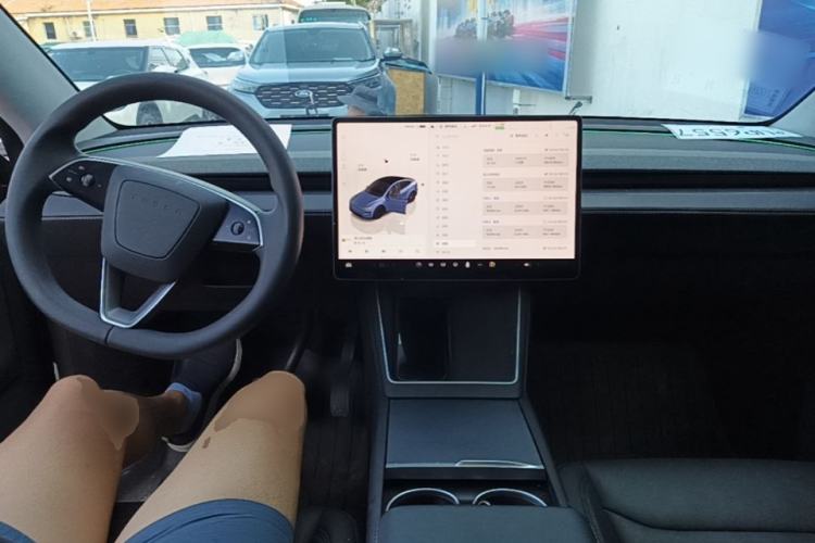 Used Tesla Model Y 2025 Rear-Wheel-Drive Version Center Console