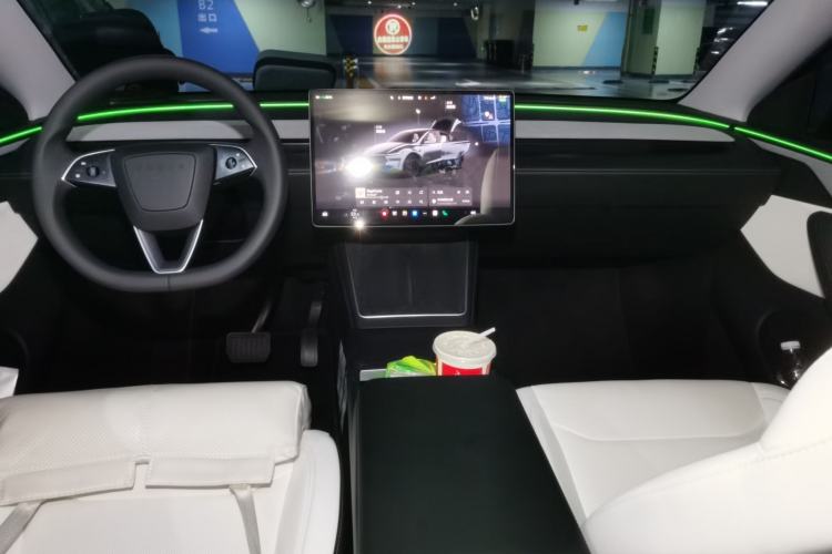 Used Tesla Model Y 2025 Updated Version Long-Range All-Wheel Drive Center Console