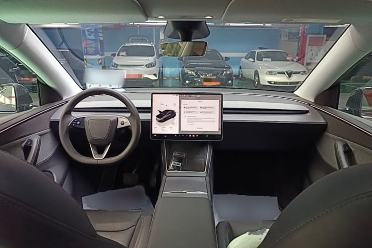 Used Tesla Model Y 2025 Rear-Wheel-Drive Version Center Console