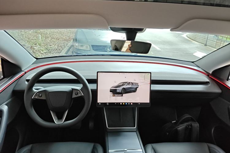 Used Tesla Model Y 2025 Rear-Wheel-Drive Version Center Console