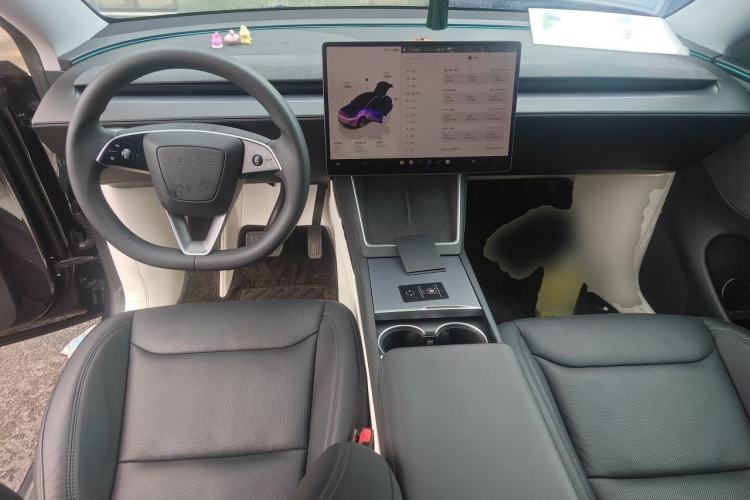 Used Tesla Model Y 2025 Long-Range All-Wheel Drive First Edition Center Console