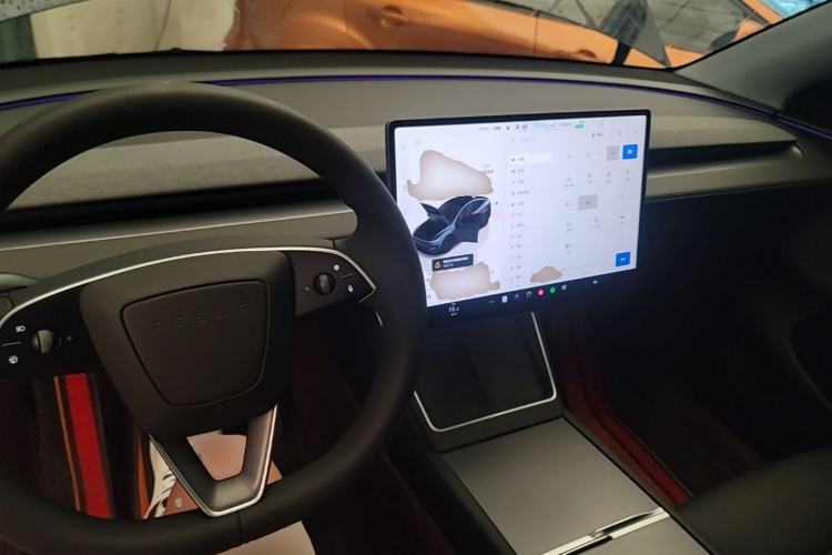 Used Tesla Model Y 2025 Rear-Wheel-Drive Version Center Console