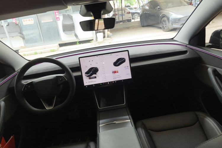 Used Tesla Model Y 2025 Rear-Wheel Drive First Edition Center Console