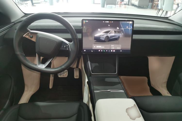 Used Tesla Model Y 2025 Long-Range All-Wheel Drive First Edition Center Console