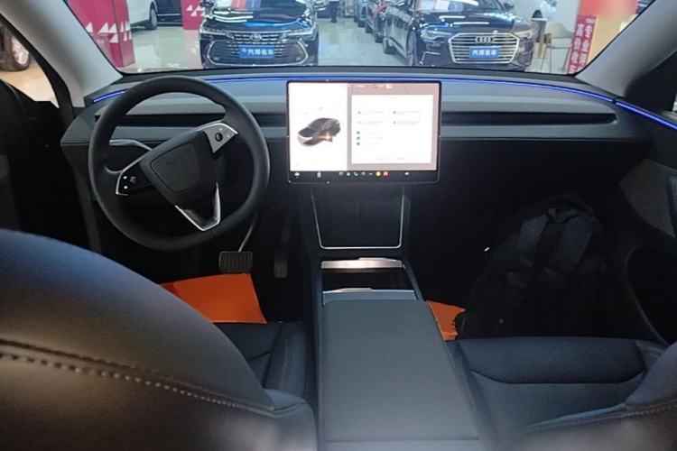 Used Tesla Model Y 2025 Rear-Wheel-Drive Version Center Console