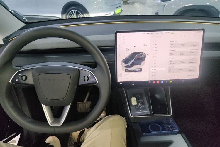 Used Tesla Model Y 2025 Rear-Wheel-Drive Version Center Console