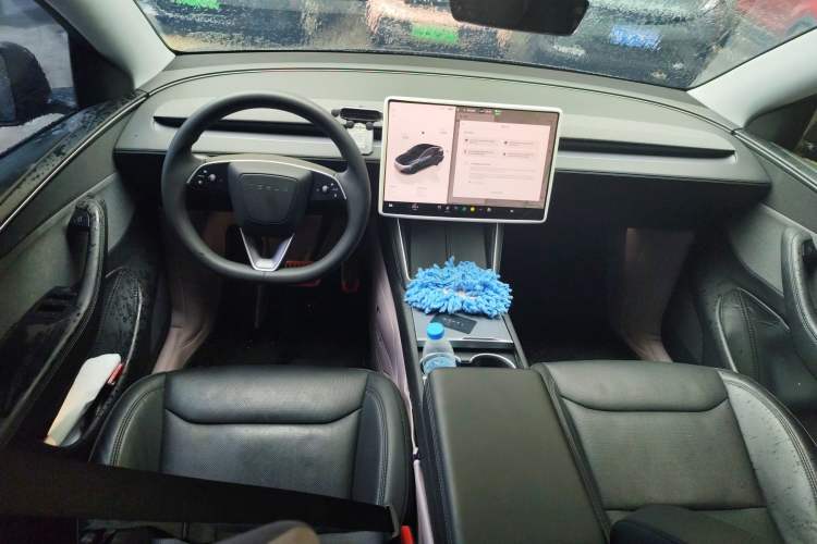 Used Tesla Model Y 2025 Rear-Wheel-Drive Version Center Console