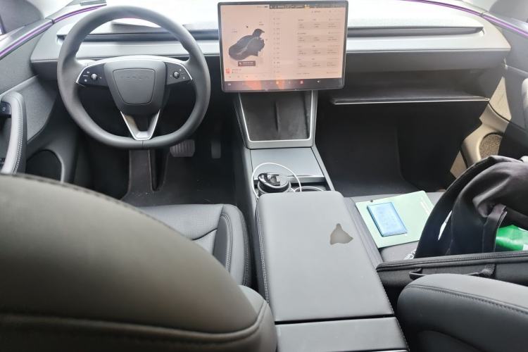 Used Tesla Model Y 2025 Rear-Wheel-Drive Version Center Console