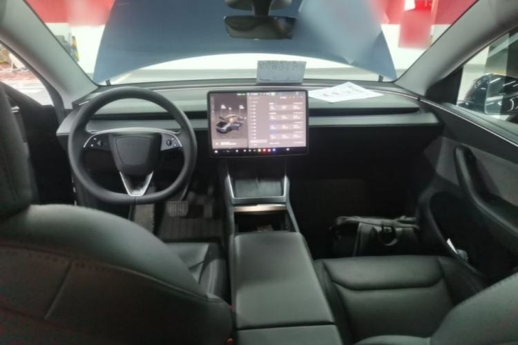 Used Tesla Model Y 2025 Rear-Wheel-Drive Version Center Console