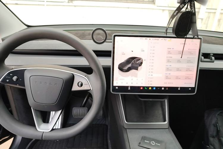 Used Tesla Model Y 2025 Long-Range All-Wheel Drive First Edition Center Console