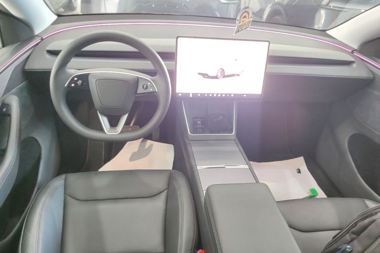 Used Tesla Model Y 2025 Long-Range All-Wheel-Drive Version Center Console