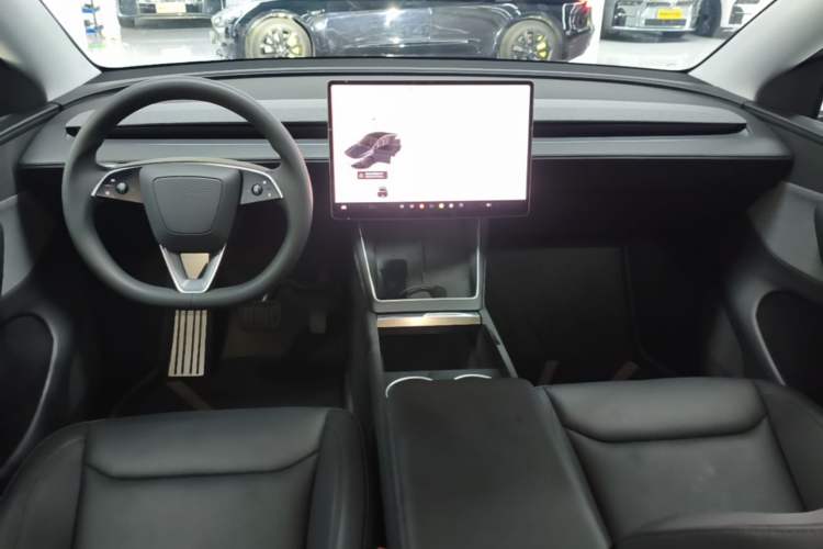 Used Tesla Model Y 2025 Rear-Wheel-Drive Version Center Console